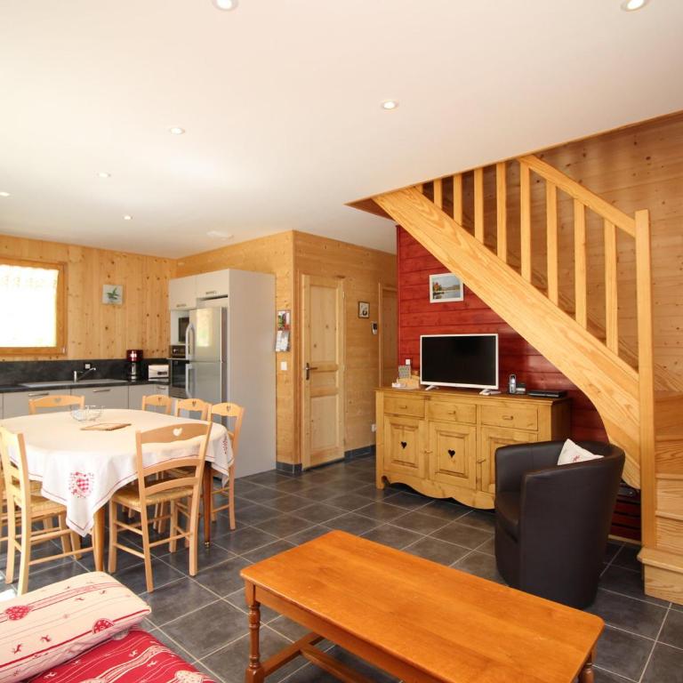 Chalet 4* avec Terrasse Panoramique, WiFi et Parking, 8 Pers. - FR-1-608-15 - Chalet (8 Adultes) - 4