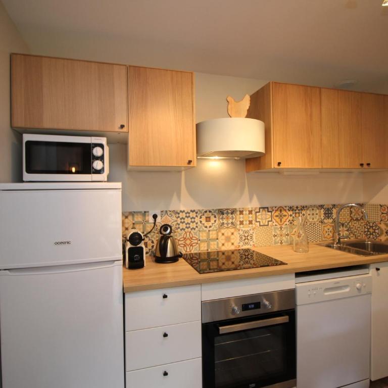 Le Mont-Dore, T3 rénové avec jardin privé et parking, accès wifi - FR-1-608-37 - Apartment (6 Adults) - 5