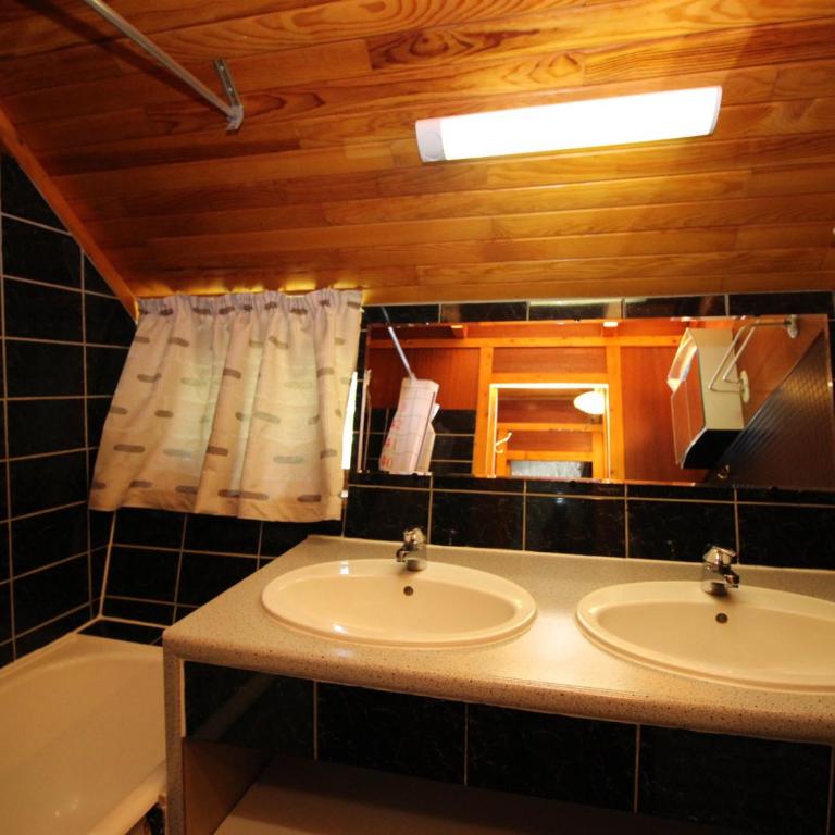Chalet Mont-Dore 9 pers, cheminée, terrasse, WiFi - FR-1-608-88 - Chalet (9 Adults) - 8