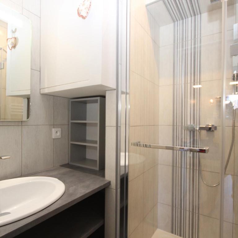 Studio central au Mont Dore, idéal pour 2 personnes - FR-1-608-103 - Estudio - 13