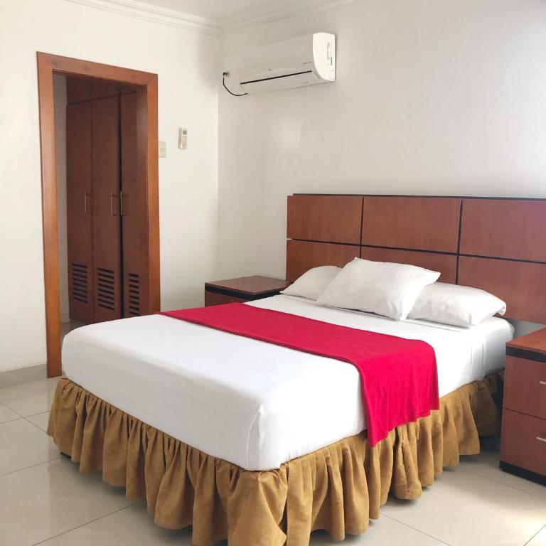 Hoteles en Guayaquil - Suites Guayaquil Cerca del Aeropuerto - Habitación con cama grande - 2