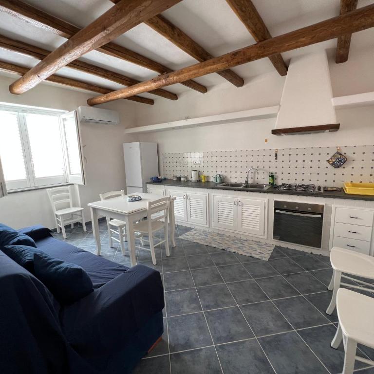 Lo Nardo Accommodation - Deluxe Apartment - 2