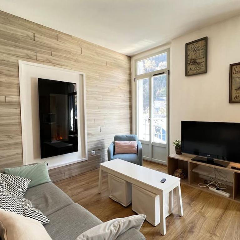 Haut du village, T2 + alcôve 5p. - Two-Bedroom Apartment - 1