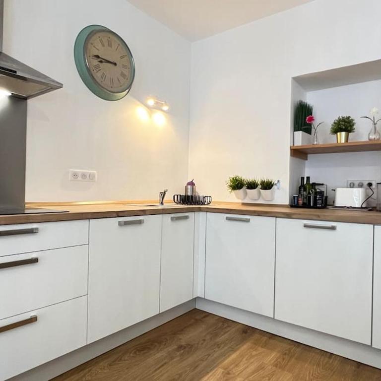Haut du village, T2 + alcôve 5p. - Two-Bedroom Apartment - 13