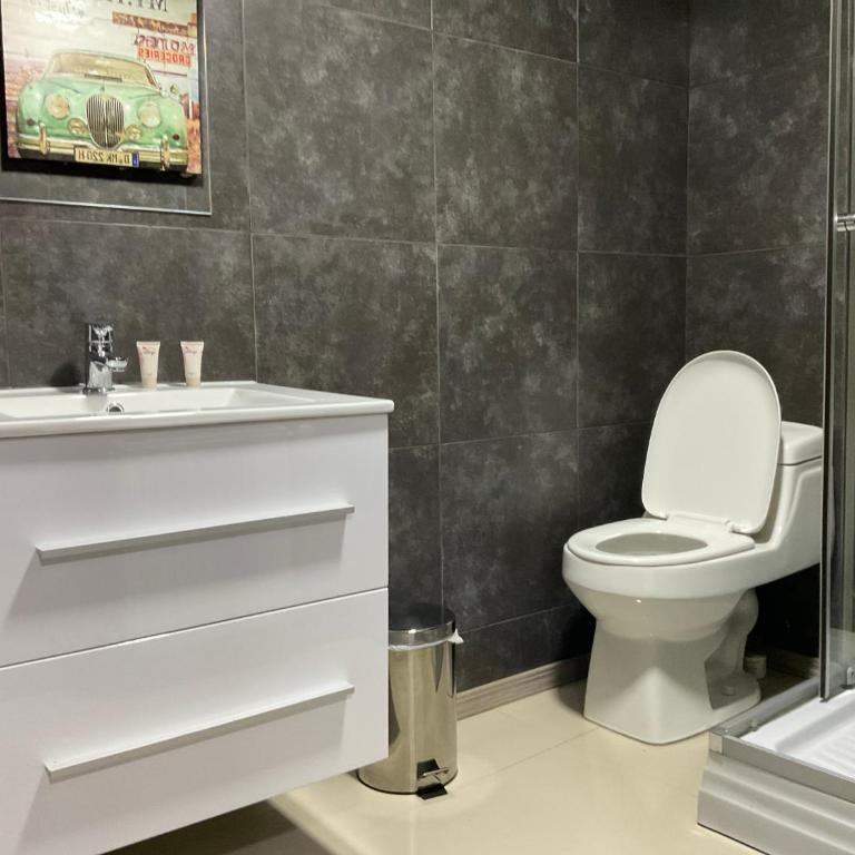 Hostal Umantun - Deluxe Double Room (2 Adults + 1 Child) - 5