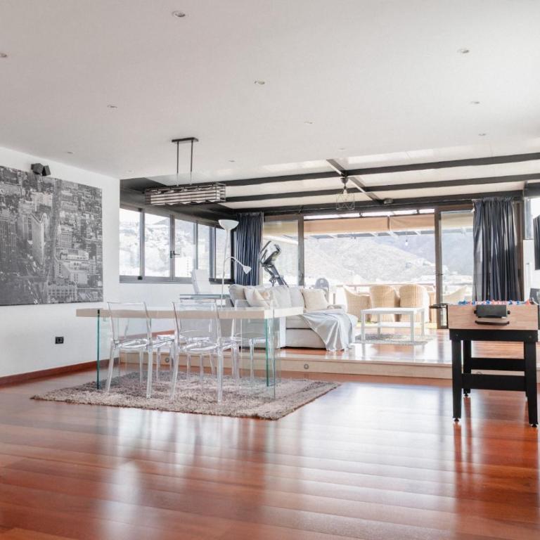 Piso de lujo en centro Santa Cruz. - Apartamento de 2 dormitorios - 35