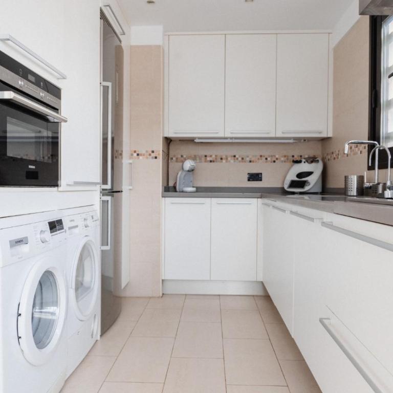 Piso de lujo en centro Santa Cruz. - Apartamento de 2 dormitorios - 31