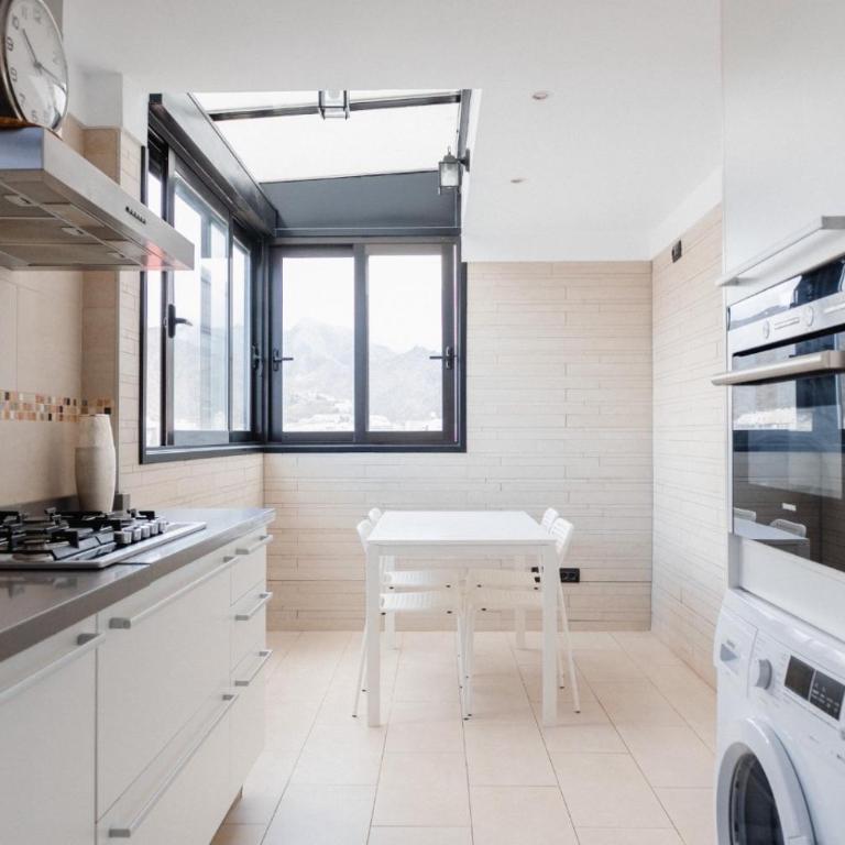 Piso de lujo en centro Santa Cruz. - Apartamento de 2 dormitorios - 30