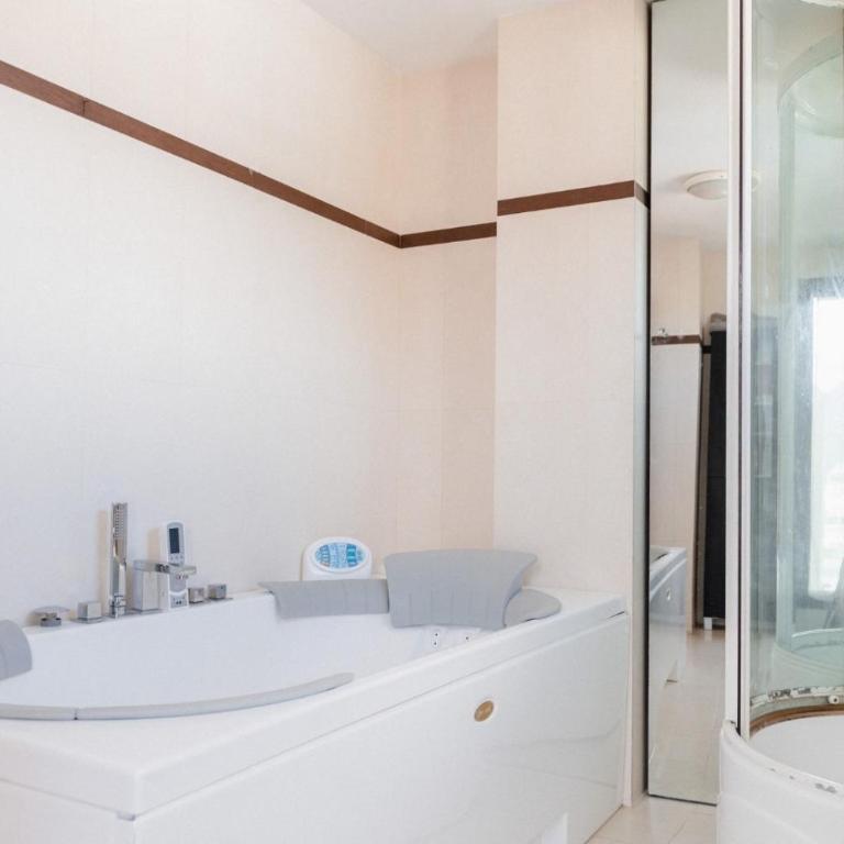 Piso de lujo en centro Santa Cruz. - Apartamento de 2 dormitorios - 27