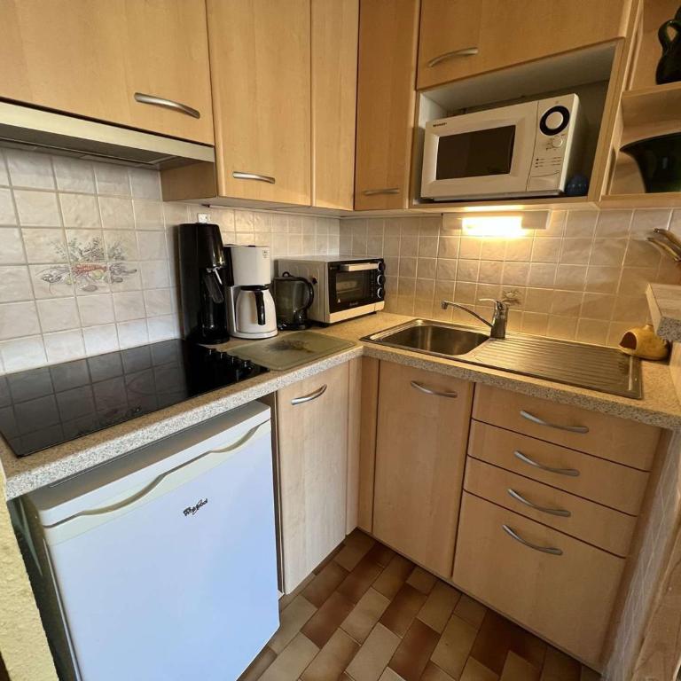 Studio cosy avec cabine, piscine, parking, lave-linge, proche plage et commerces. - FR-1-702-9 - Estudio - 7