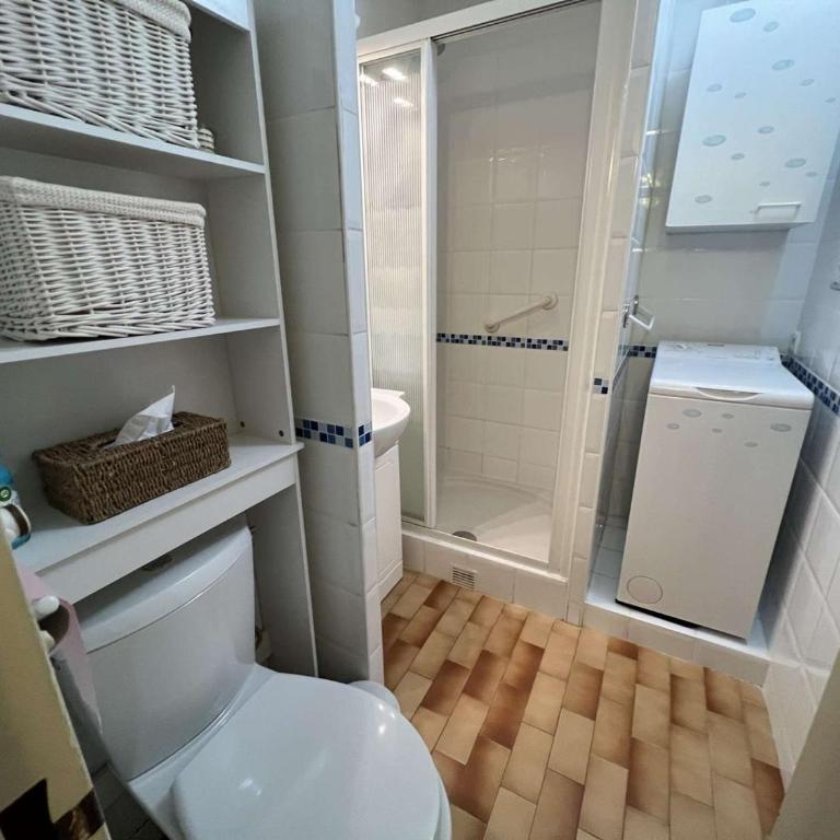 Studio cosy avec cabine, piscine, parking, lave-linge, proche plage et commerces. - FR-1-702-9 - Estudio - 10
