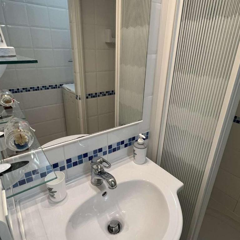 Studio cosy avec cabine, piscine, parking, lave-linge, proche plage et commerces. - FR-1-702-9 - Estudio - 11
