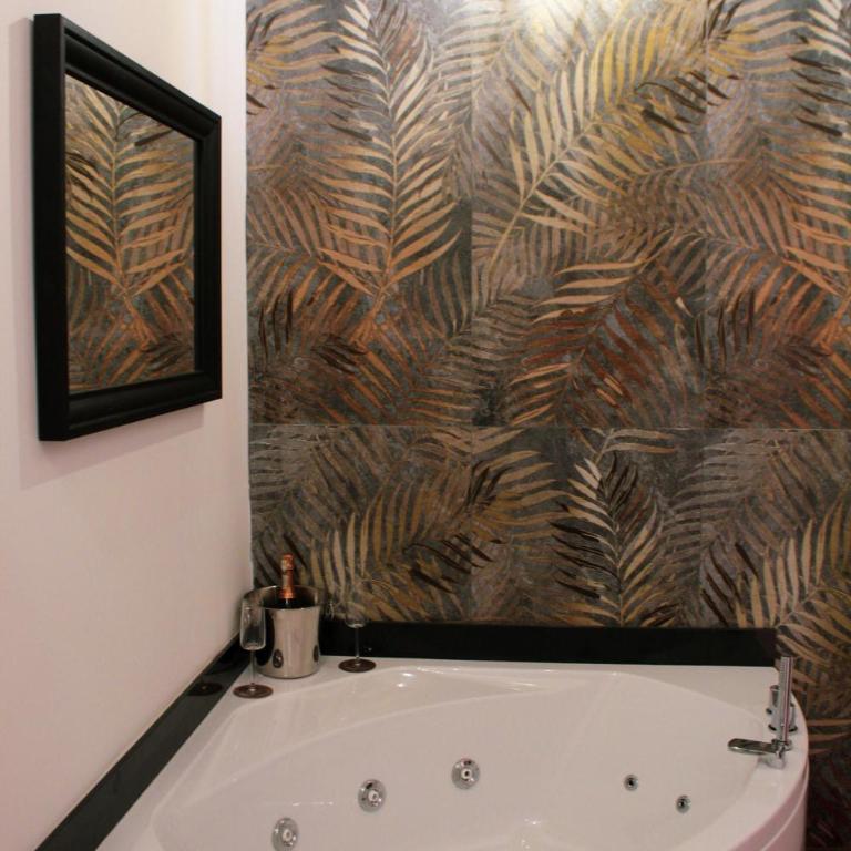 Lion Luxury rooms - Camera King con Vasca Idromassaggio - 1