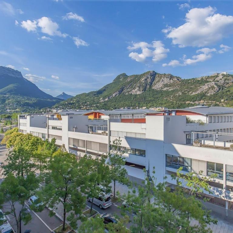 Standing Europole, garage privé, calme, netflix - Appartement avec Balcon - 24
