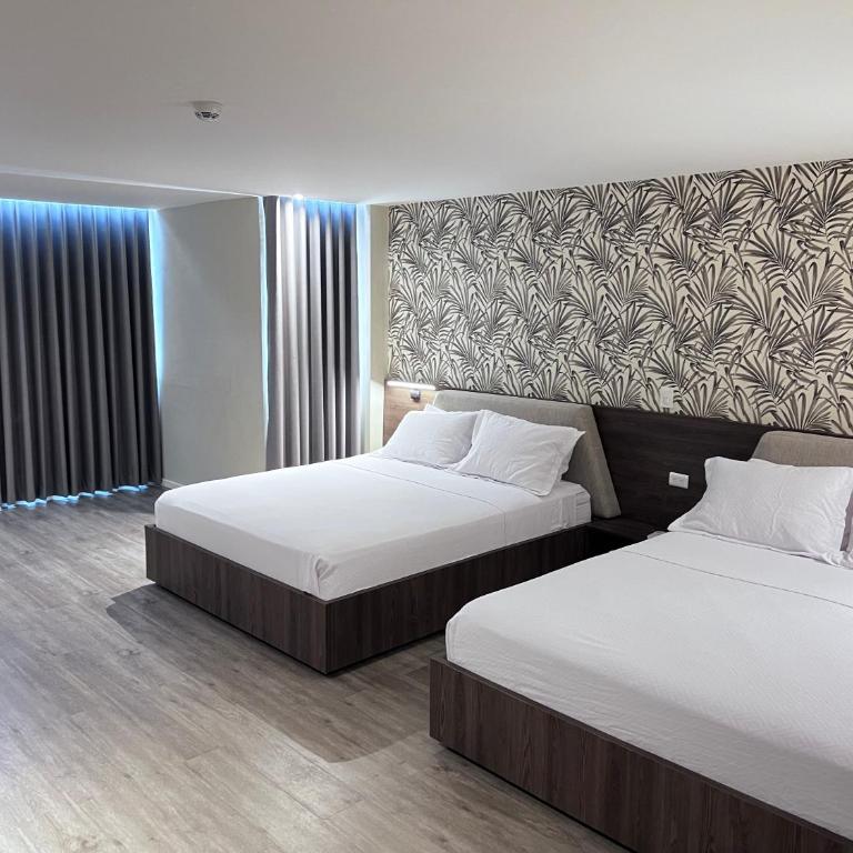 Eslait Hotel & Apartamentos - Deluxe Double Room with Two Double Beds - 9
