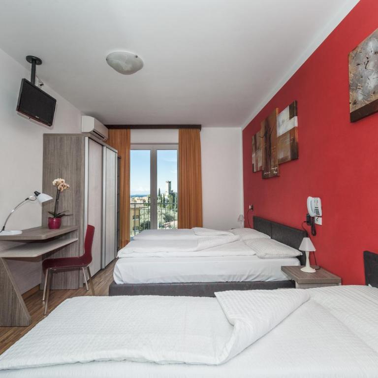 Hotel Garni Ischia - Camera Quadrupla con Vista Lago - Piano Superiore - 1