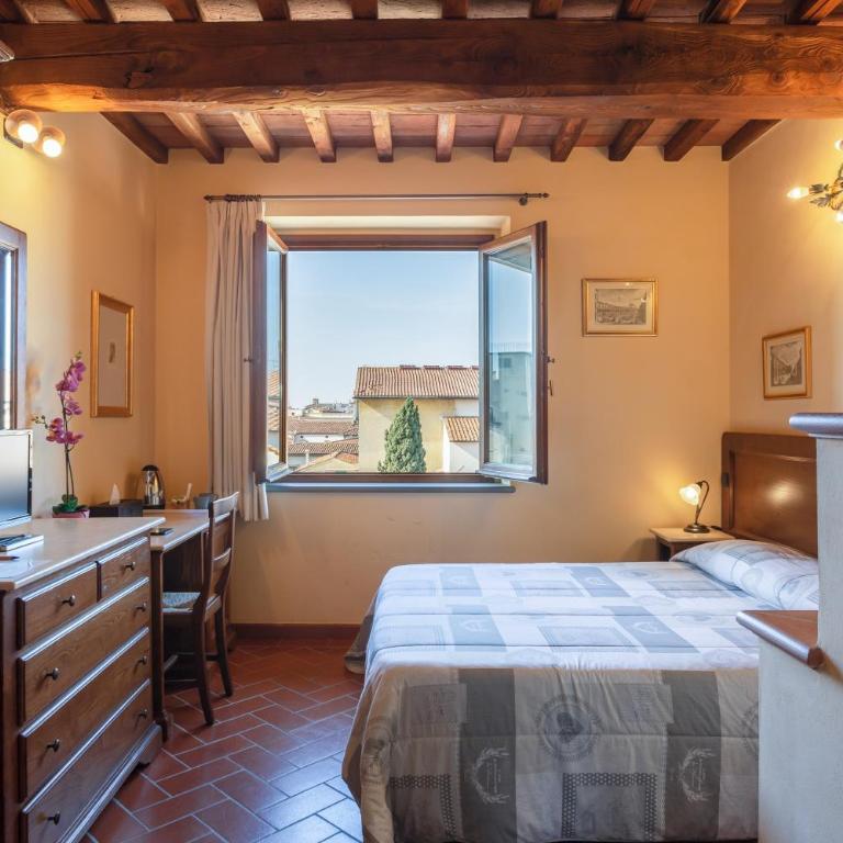 Palazzo Graziani - Camera Matrimoniale/Doppia con Letti Singoli con Vista Città - 2