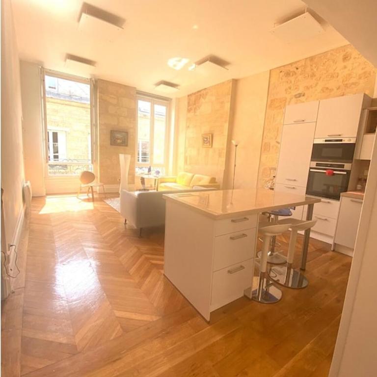 Fantastic 3-Room apartment heart of les Chartrons - Bordeaux - Two-Bedroom Apartment - 8