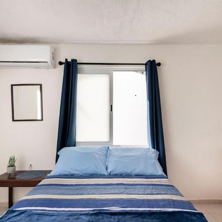Micro Studio perfect for backpackers, couples, 3 min drive to Playa El Nino - One-Bedroom Apartment - 5