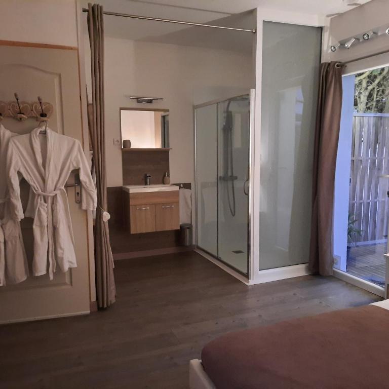 15min de la Cité de Carcassonne dans petit village, chambre au calme, petit-déjeuner et jacuzzi en supplément - Chambre Double avec Salle de Bains Privative - 3