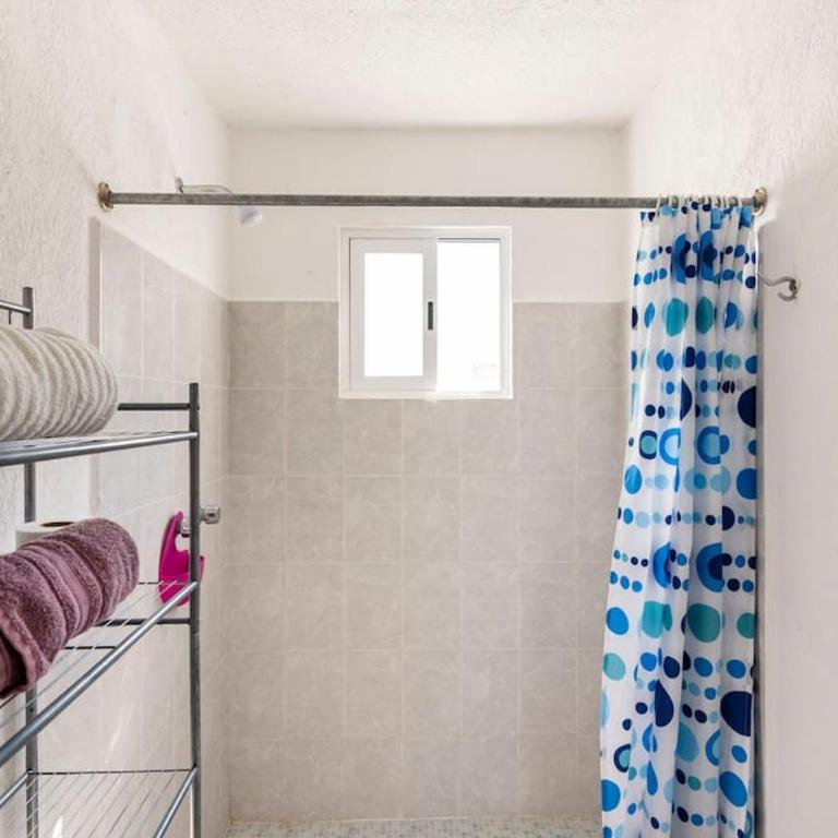 Micro Studio perfect for backpackers, couples, 3 min drive to Playa El Nino - One-Bedroom Apartment - 10