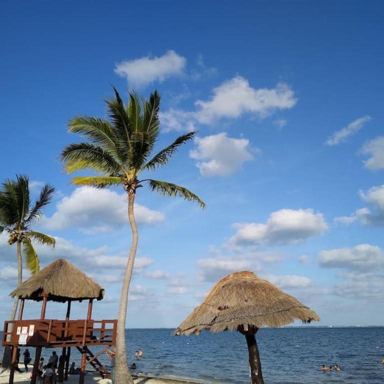 Micro Studio perfect for backpackers, couples, 3 min drive to Playa El Nino - One-Bedroom Apartment - 13