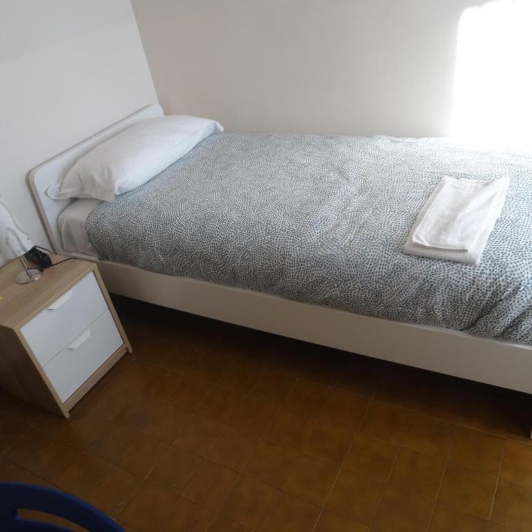 Ostello Cuneo - Single Room with Private External Bathroom - 1