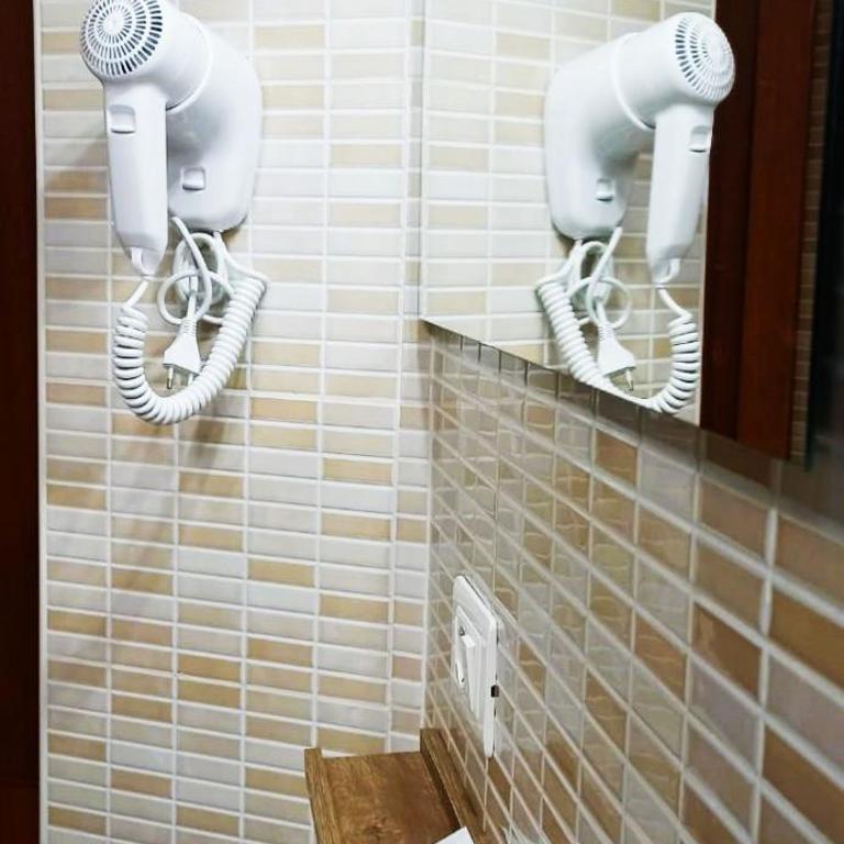 B&B ONE - Triple Room with Private Bathroom - 12
