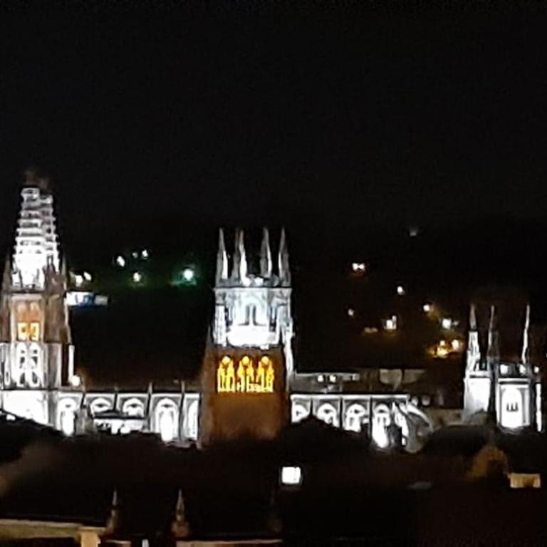 LUXEinBurgos Atico Vista Espectacular a Catedral - Apartamento de 1 dormitorio - 1