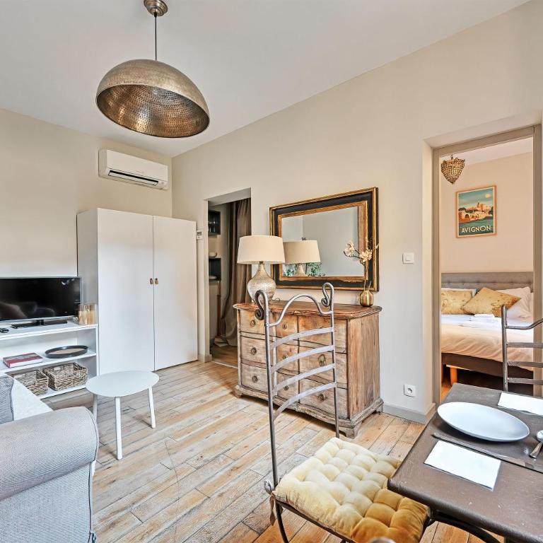 Au cœur des Papes, dans bâtisse de charme studios & appartements en cœur de ville - Apartment mit 1 Schlafzimmer - 2