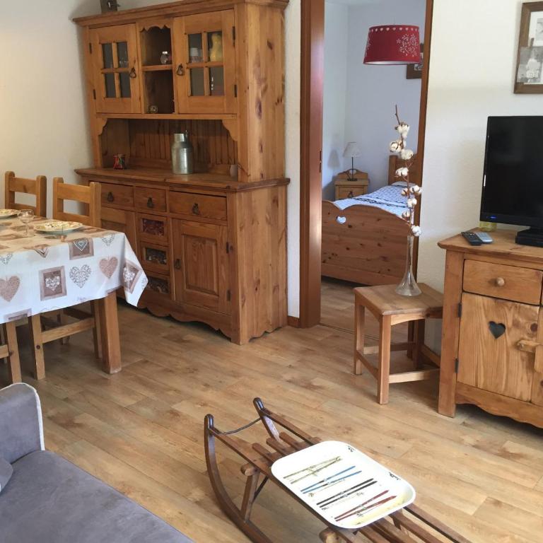 Confortable 3 pièces, départ ski, parking, WiFi, La Clusaz - FR-1-459-38 - Apartment (6 Adults) - 2