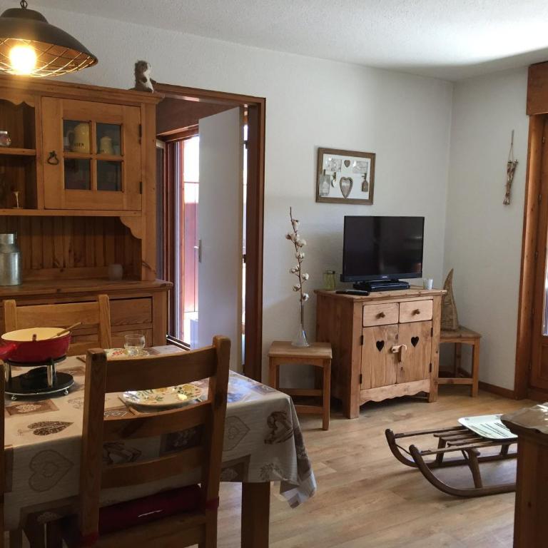 Confortable 3 pièces, départ ski, parking, WiFi, La Clusaz - FR-1-459-38 - Apartment (6 Adults) - 3