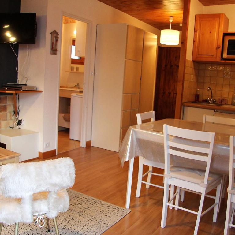 Appartement T2 Centre Village avec Balcon & Cheminée, Proche Piscine et Pistes - FR-1-459-72 - Appartement (5 Adultes) - 4
