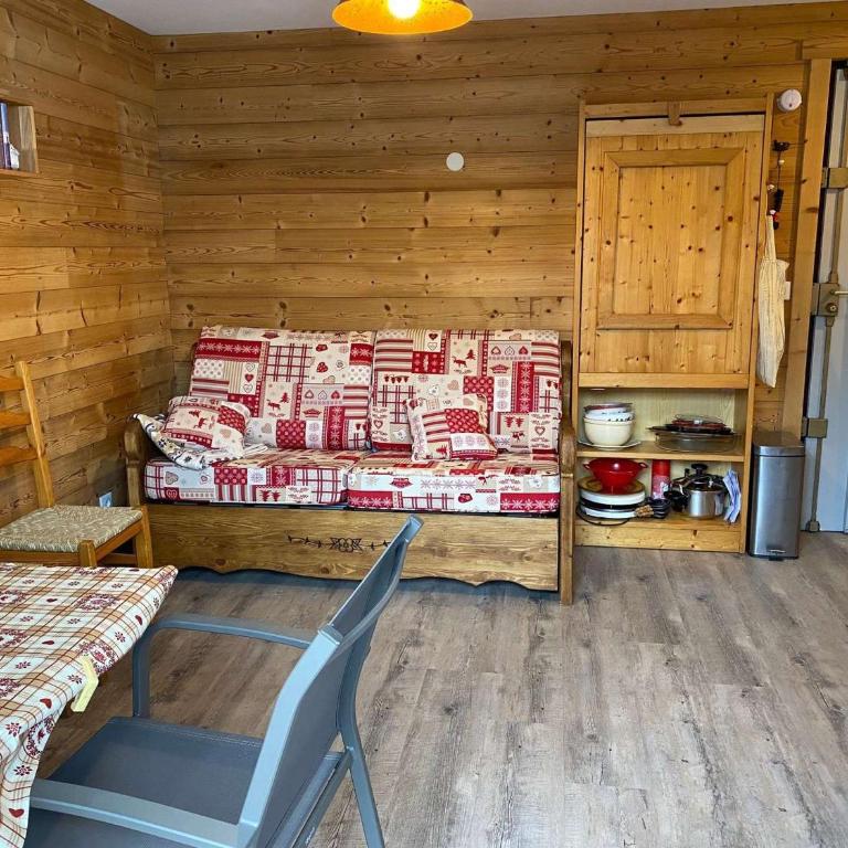 Studio cosy rénové au centre de La Clusaz, balcon, parking privé, proche commerces et pistes - FR-1-459-84 - Studio - 6