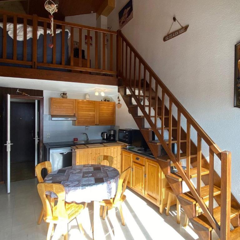 Duplex ensoleillé et calme, proche des pistes - Parking et casier à skis inclus - FR-1-459-187 - Appartement 2 Chambres - 12
