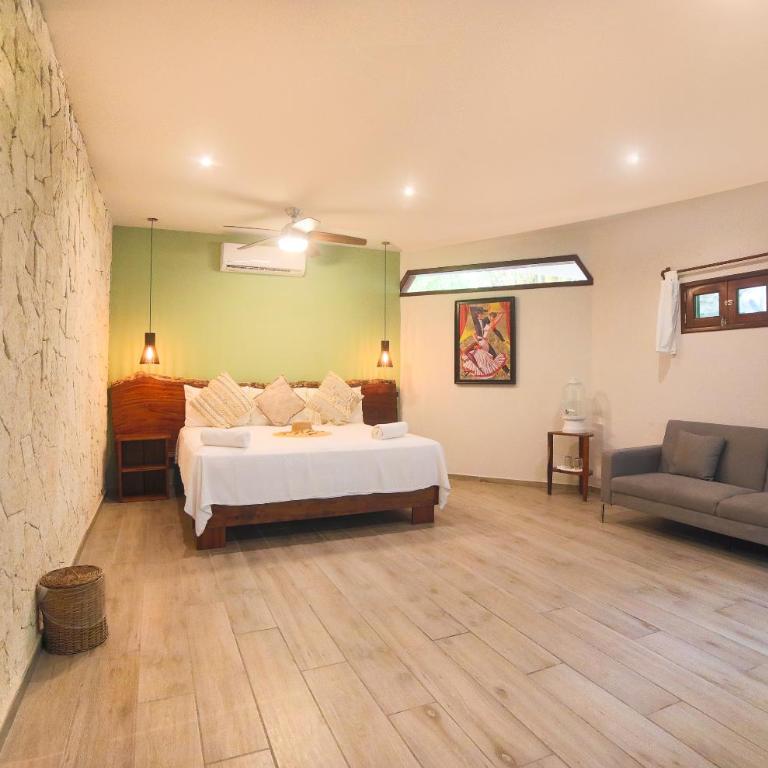 Playa Canek Beachfront Eco Hotel - Habitación Jardín con cama grande y balcón - 4