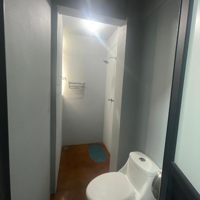 HOSTAL XAO - Cama en habitación compartida mixta de 8 camas - 2