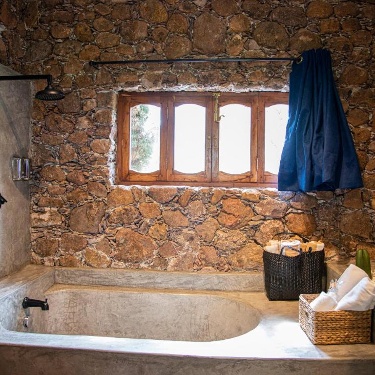 Nirvana Restaurant & Retreat - Queen Room with Two Queen Beds - Disability Access - 4