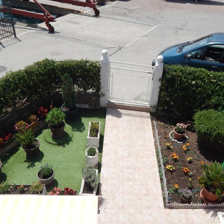 Apartmani Sindik - Apartman sa Balkonom - 8