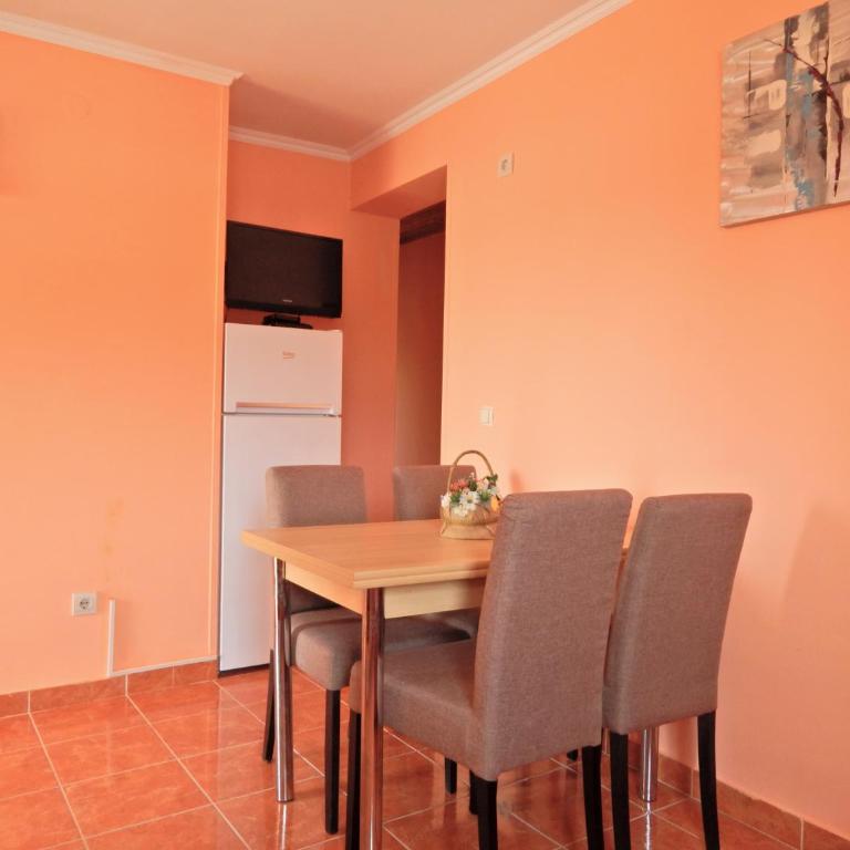 Apartmani Sindik - Apartman sa Balkonom - 11
