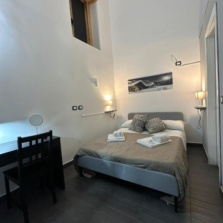Etna Rooms - Small Double Room - 4
