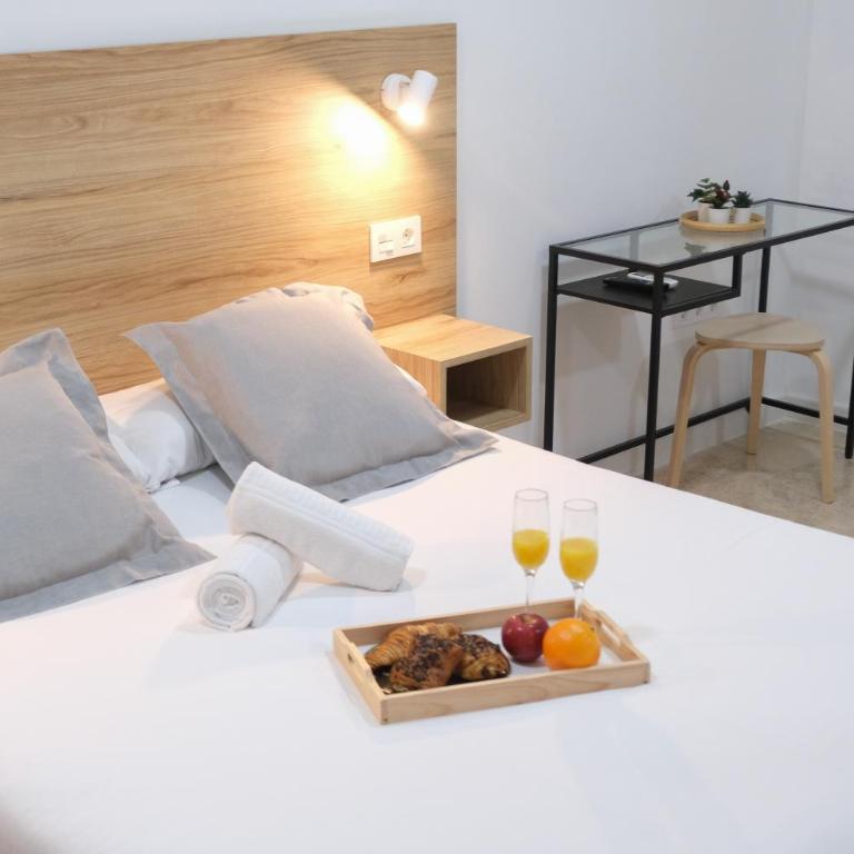 Urban Rooms Alicante - Quadruple Room with Shared Bathroom - 1