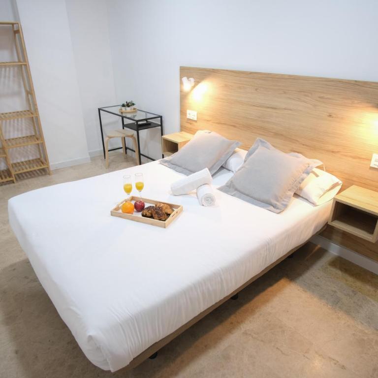 Urban Rooms Alicante - Quadruple Room with Shared Bathroom - 2