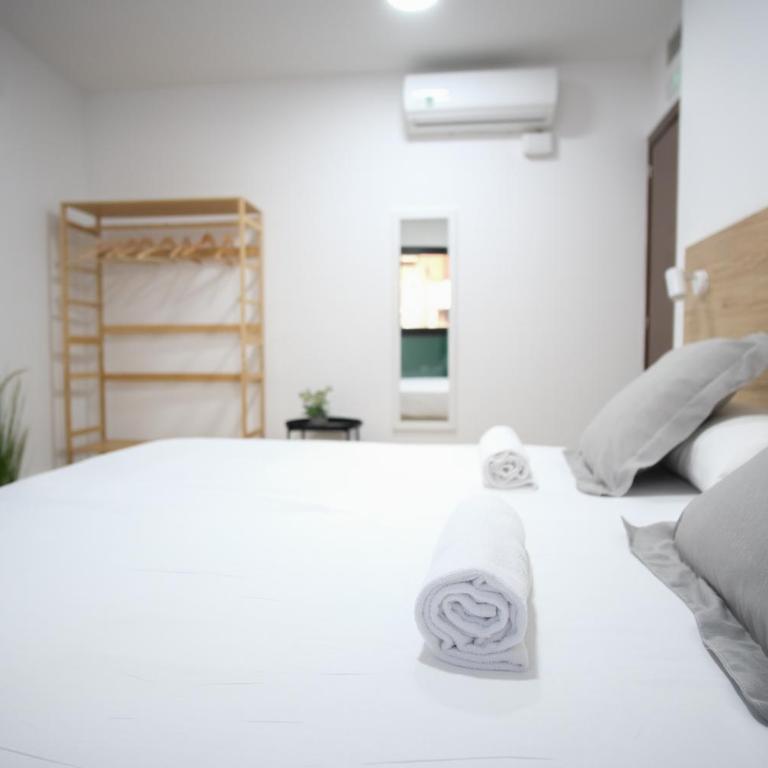 Urban Rooms Alicante - Standard Double Room with Shared Bathroom - 8