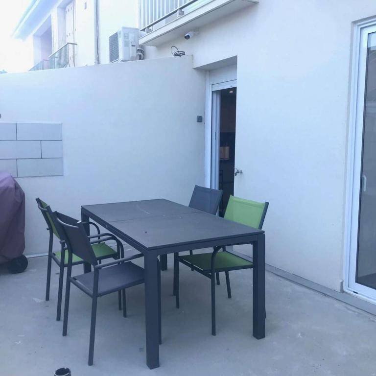 Bel Appartement Cœur de Ville, 6 Pers, Terrasse, Clim, Parking, à 400m de la Plage - FR-1-701-7 - Apartamento - 2