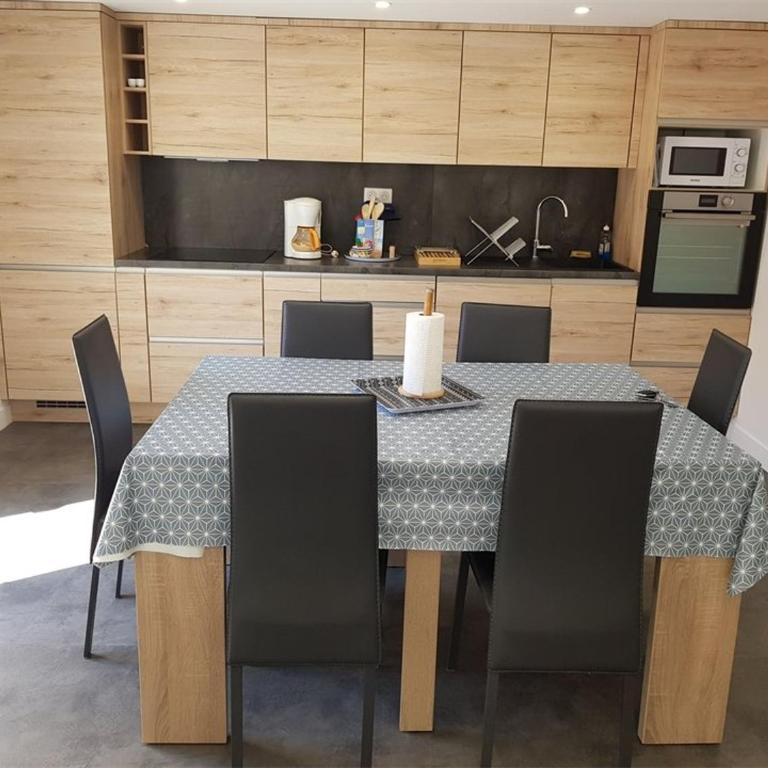Bel Appartement Cœur de Ville, 6 Pers, Terrasse, Clim, Parking, à 400m de la Plage - FR-1-701-7 - Apartamento - 7