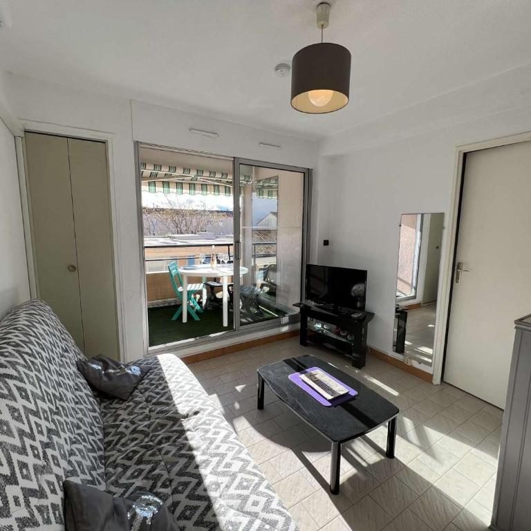 T2 Centre-Ville avec Climatisation, Proche Plage, 4 Pers - FR-1-701-28 - Apartment - 3