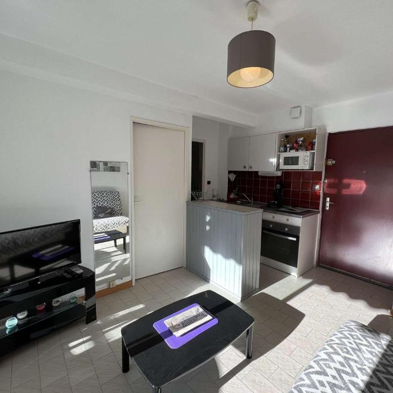 T2 Centre-Ville avec Climatisation, Proche Plage, 4 Pers - FR-1-701-28 - Apartment - 8
