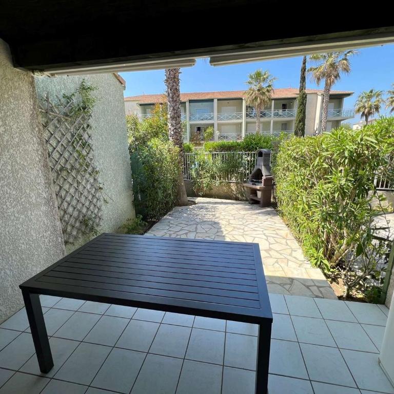 Charmant Pavillon avec Terrasse, Piscine et Parking, Proche Plage et Commerces - 6 pers. - FR-1-701-32 - Apartment - 4
