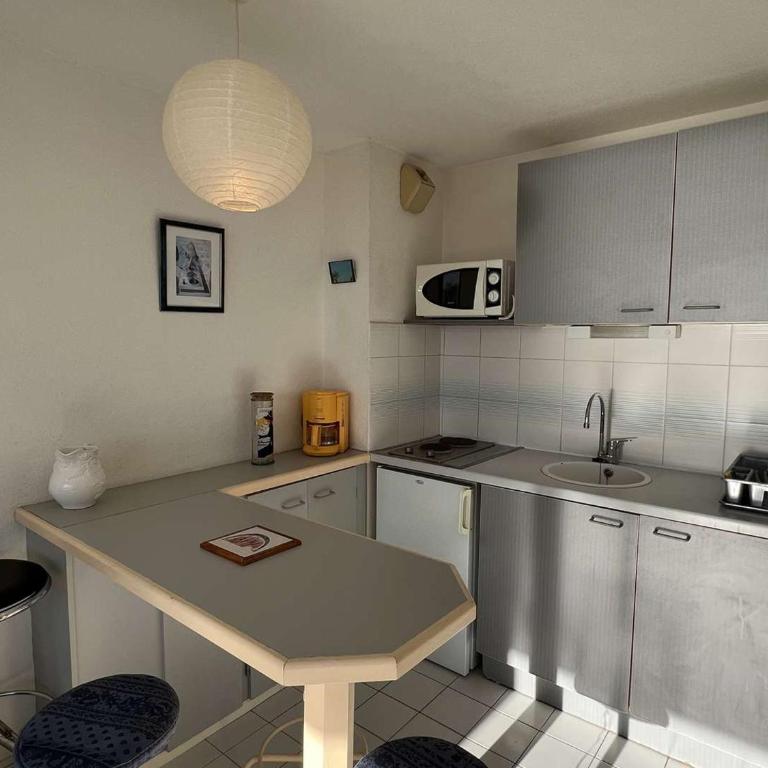 T2 avec terrasse, parking privé, proche plage - FR-1-701-18 - Apartamento - 8